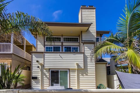 4B3b Oceanfront Step2 Mission Beach Views 5 Patios