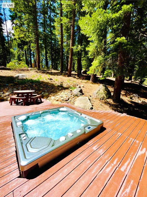 Come enjoy our brand new Platinum spa with Moto Massage and saltwater system