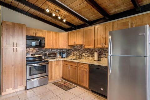 Inquire for availability. Entire home in Paradise image 4