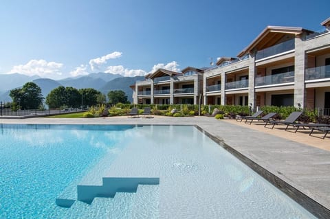 Sun Suite @ Golden Lake, Luxury, Lake View image 1