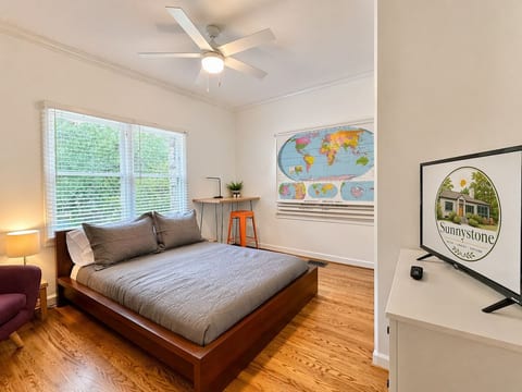 *Walk To Beltline *Fully-Fenced *Pet-Friendly image 5