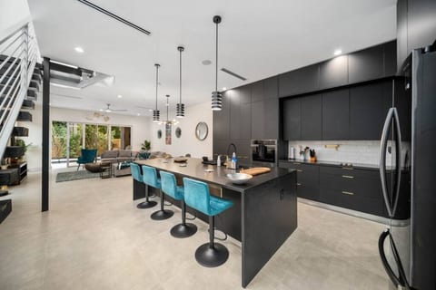 Luxury 3/4 Home in Las Olas with Pool and Hot Tub Near the Beach
