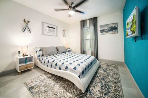 Newly Renovated Coastal 1-Bedroom Near the Beach in Las Olas