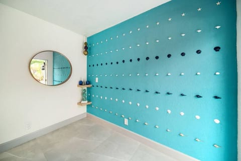 Newly Renovated Coastal 1-Bedroom Near the Beach in Las Olas