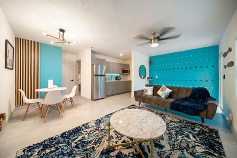 Newly Renovated Coastal 1-Bedroom Near the Beach in Las Olas