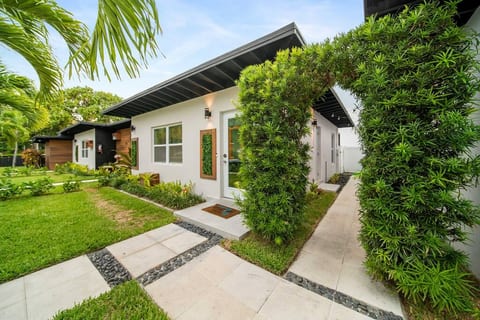 Newly Renovated Coastal 1-Bedroom Near the Beach in Las Olas