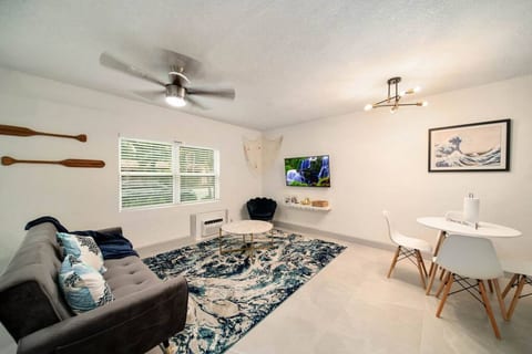 Newly Renovated Coastal 1-Bedroom Near the Beach in Las Olas