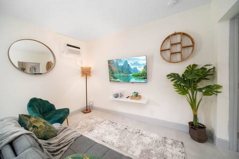 Tropical Oasis Newly Renovated Near Las Olas Beach