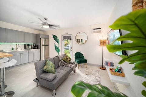 Tropical Oasis Newly Renovated Near Las Olas Beach