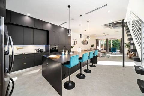 Las Olas 3/4 Zen Home with Pool and Hot Tub Near the Beach