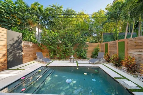Las Olas 3/4 Zen Home with Pool and Hot Tub Near the Beach