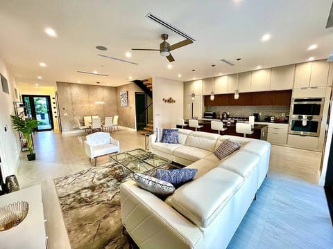 The Botanical Oasis in Las Olas with Pool Near the Beach