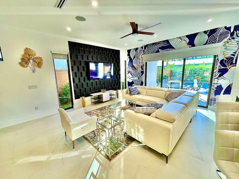 The Botanicals Las Olas with Pool Near the Beach