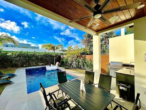 The Botanicals Las Olas with Pool Near the Beach