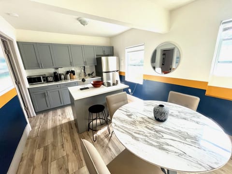 Bahama Mama 2/1 in Las Olas & Holiday Park with Hot Tub!