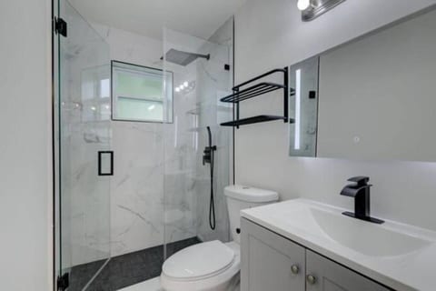 MiamiVice Las Olas Near Beach & Park with Fire Pit!