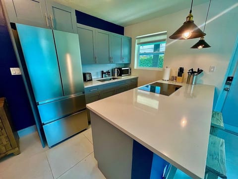 MiamiVice Las Olas Near Beach & Park with Fire Pit!