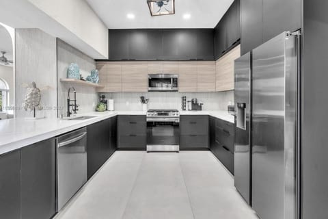 Casa Olympus in Fort Lauderdale - Just a Short Walk to the Beach!