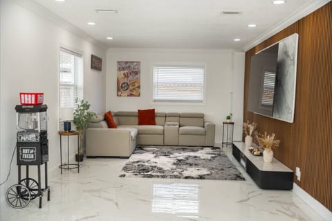 Newly Renovated Coconut Creek Home with Pool & Billiards