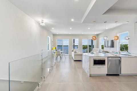 Chic Ocean Hideaway with Grill