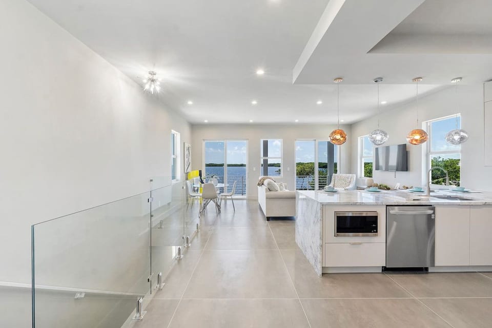 Chic Ocean Hideaway with Grill - Key Largo
