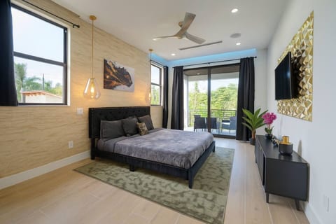 Jungle Serene Lux Home w Pool, Sauna, & Ice Bath!