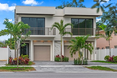 Jungle Serene Lux Home w Pool, Sauna, & Ice Bath!