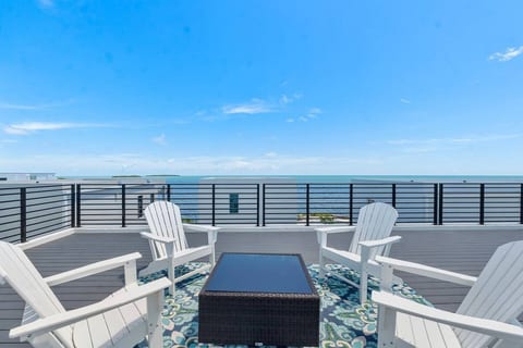 Stylish Oceanview Kayak Getaway w/ Pool & Hot Tub!