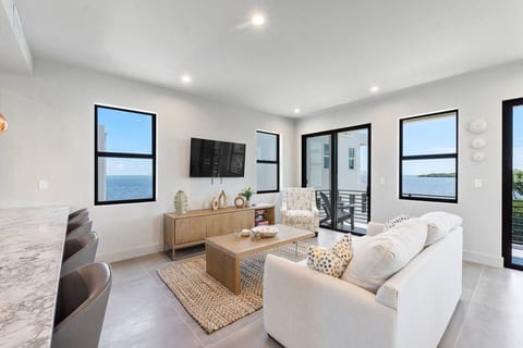 Stylish Oceanview Kayak Getaway w/ Pool & Hot Tub!