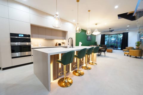 Lux Jungle Haven Close to Port Everglades & Beach
