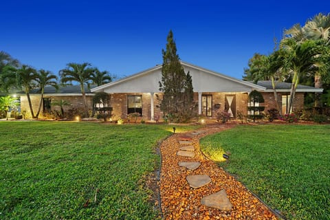 Upgraded Lux Retreat CoconutCreek w/HotTub&Pool