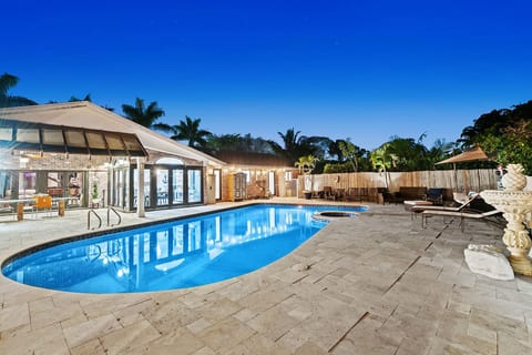 The Creek Resort - Revamped Chic 4BR Haven w/Pool