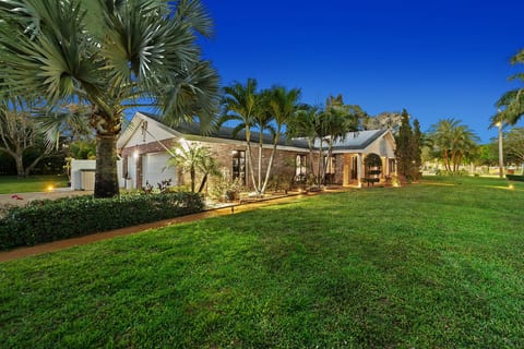 The Creek Resort - Revamped Chic 4BR Haven w/Pool