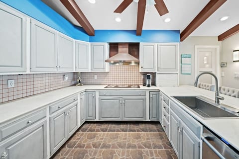 The Creek Resort - Revamped Chic 4BR Haven w/Pool