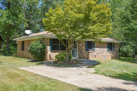 Recently Renovated Quiet 3-Bedroom Home in a Century-Old Town - William's Haven 5C Cottage.
Welcome to Louisville, Mississippi
more 100-year town