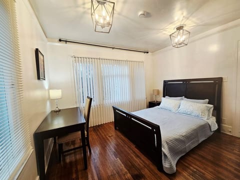 Bright Hotel Style Room image 5