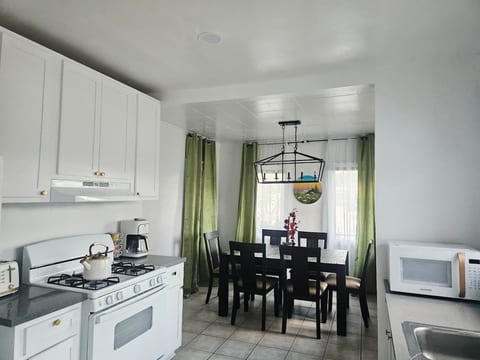 Bright Hotel Style Room image 4