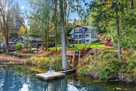 Waterfront-Hot tub, Game Room, Kayaks, EV