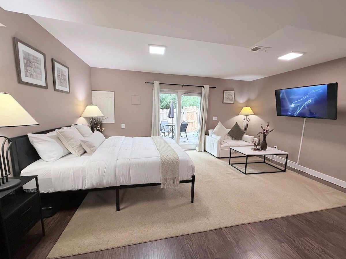 Private suite Near Dulles-Full Kitchen & Patio image 1