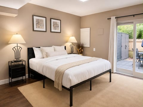 Private suite Near Dulles-Full Kitchen & Patio
