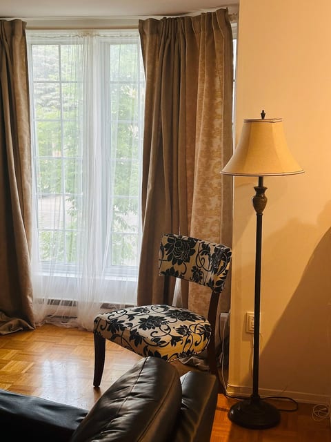 Cozy Five bedroom house with Parking image 1