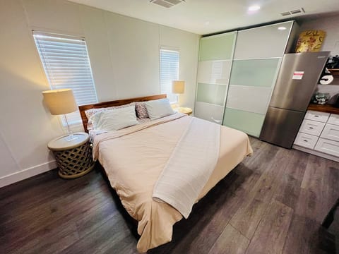 Modern King Studio 6 mi to the Outer Banks beaches image 2