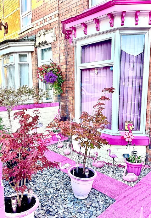 PinkBird House Comfy & Cosy Clean Stay Sleeps 4 image 41