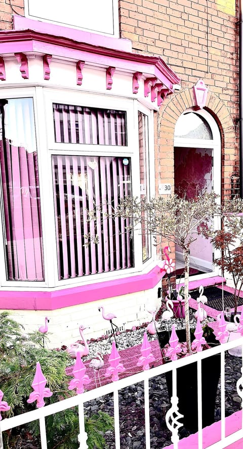 PinkBird House Comfy & Cosy Clean Stay Sleeps 4 image 38
