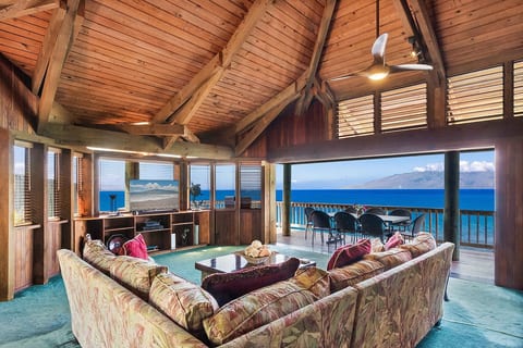 Oceanfront Turtle Cove Maui Villa - 5BR, 4BA, A/C
