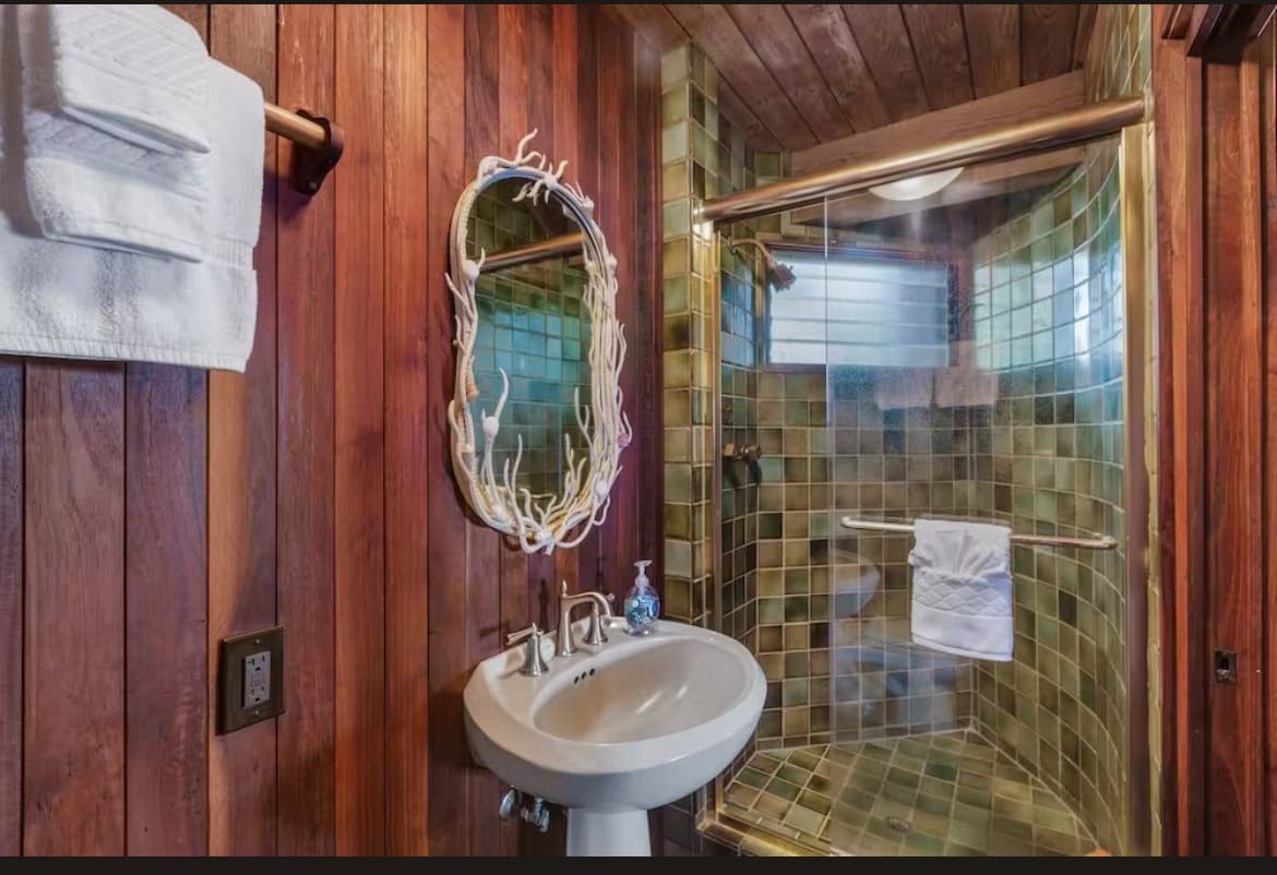 Oceanfront Turtle Cove Maui Pole House Estate image 67