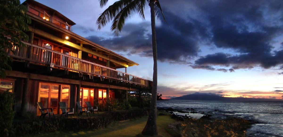 Oceanfront Turtle Cove Maui Pole House Estate image 8