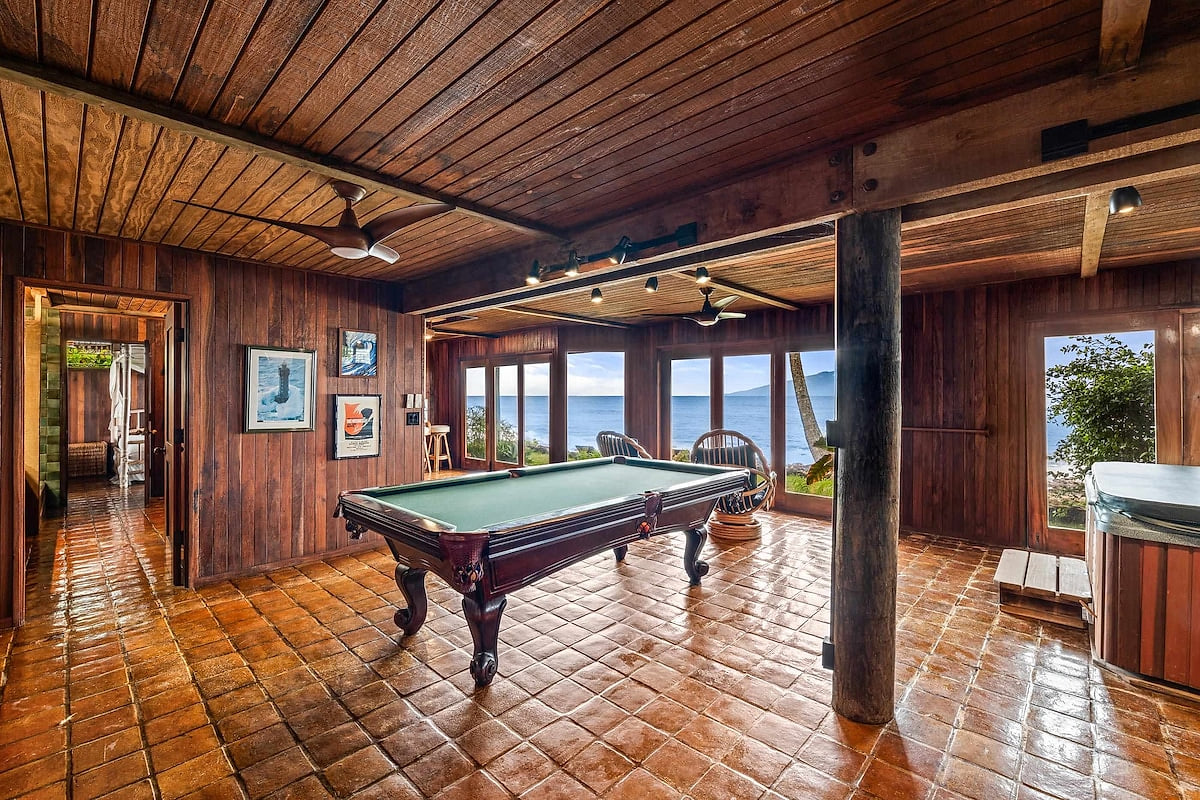Oceanfront Turtle Cove Maui Pole House Estate image 59