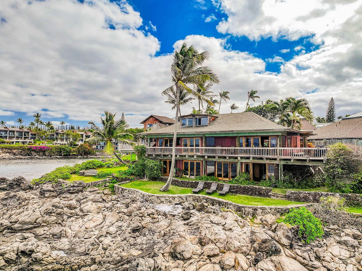 Oceanfront Turtle Cove Maui Pole House Estate image 63