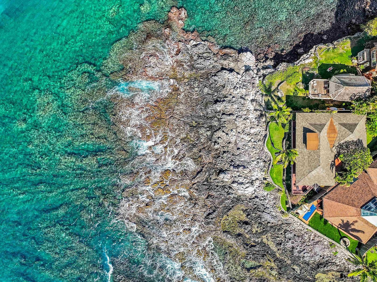 Oceanfront Turtle Cove Maui Pole House Estate image 65